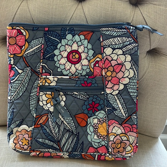 Vera Bradley Handbags - Crossbody Vera Bradley purse